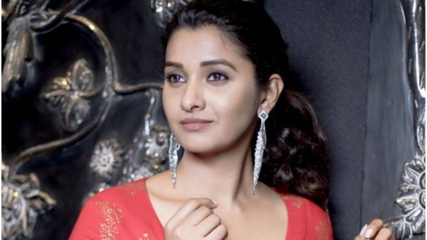 ஹோம்லி லுக் 