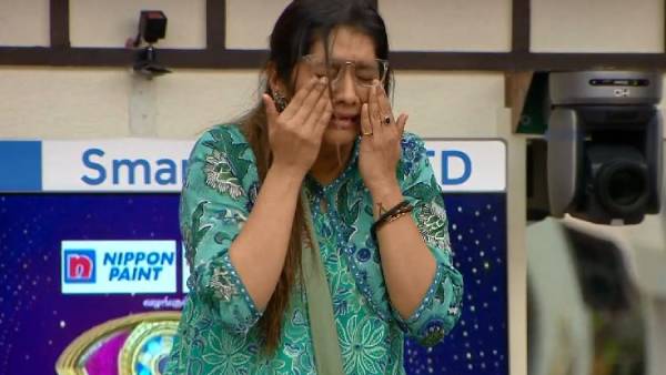 அழுது நடித்த பிரியங்கா அழுது நடித்த பிரியங்கா