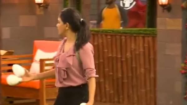 பாவனி அவுட்