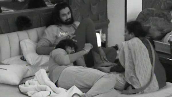 அடிக்கணும் போல கோவம் வருது