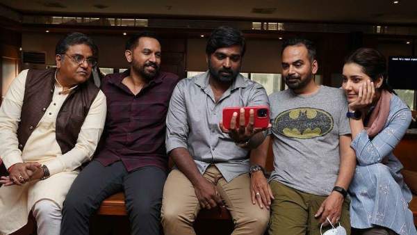 தொடர்ந்து விஜய் சேதுபதியுடன் தொடர்ந்து விஜய் சேதுபதியுடன்