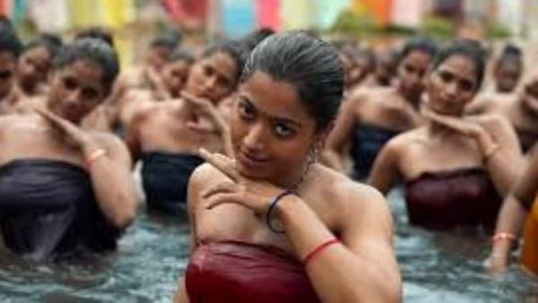 பாவாடையுடன் பைக்கில்