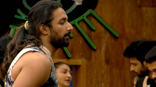 பாவமாக இருந்தார் 