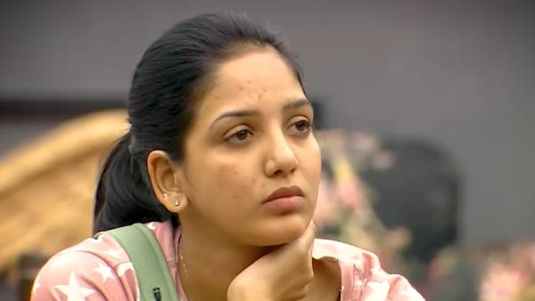 பாதாள சிறையில் பாவனி