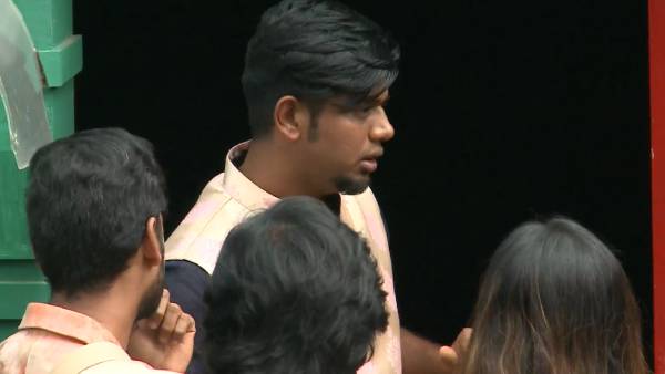 ஓட்டு எப்படி போடுறாங்க