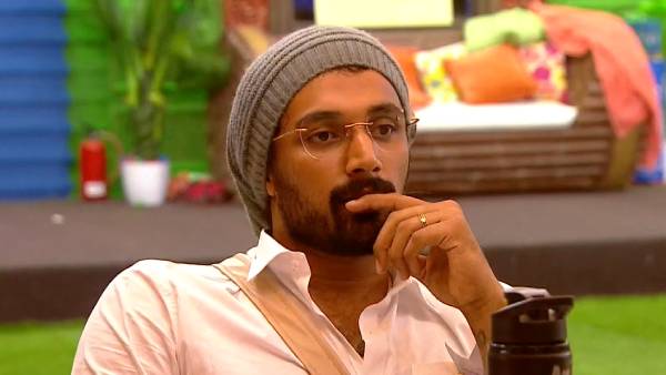 யாருடனும் நெருக்கம் இல்லை 