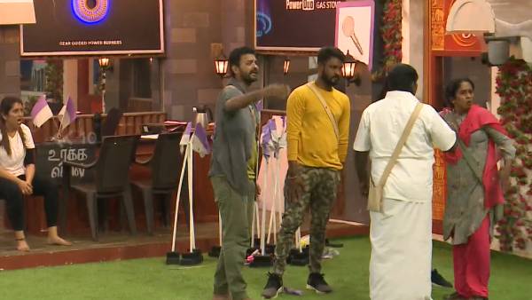 உரக்க சொல் கட்சியினர் 