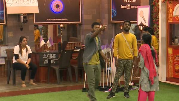 கடும் வாக்குவாதம் 