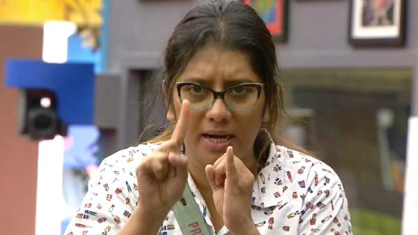 எரிச்சலடையும் நெட்டிசன்கள் 