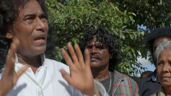 இரண்டு காட்சிகள் நடுவே 