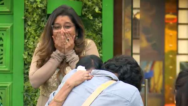 பிரியங்காவுக்கு நோஸ் கட்