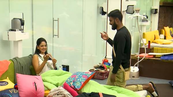 என்னவளே மியூசிக் வேற