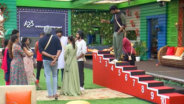 வரிசைப்படுத்தும் போட்டியாளர்கள்