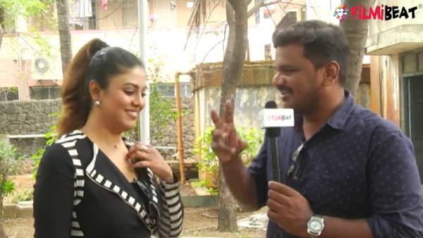 ரைட்டர் படத்தில் இனியா ரைட்டர் படத்தில் இனியா