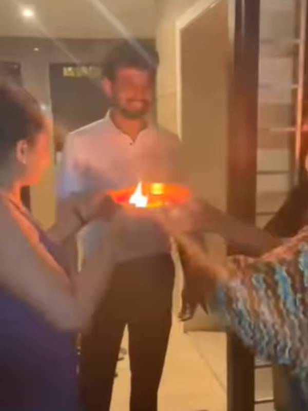 வருண் குடும்ப ஃபோட்டோ 