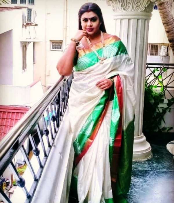 ரம்யா பாண்டியேனுக்கே டஃப் 