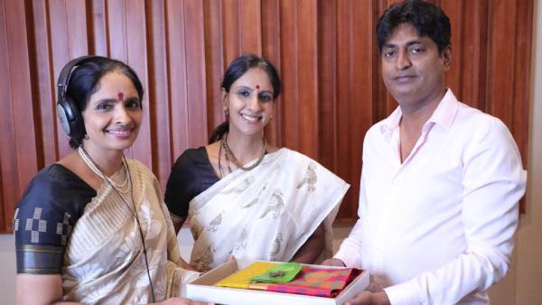 ரஞ்சனி, காயத்ரியின் குரலில்