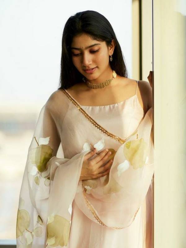 வெண்ணிலவே தோற்றுப் போகும் அழகு வெண்ணிலவே தோற்றுப் போகும் அழகு