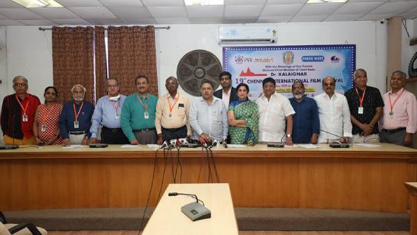 100 படங்கள் திரையிடப்பட்டன 100 படங்கள் திரையிடப்பட்டன