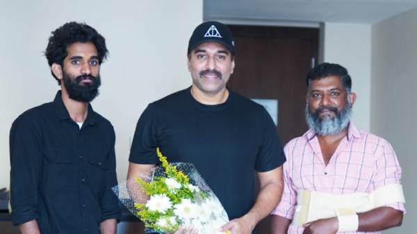 குவிந்த ரசிகர்கள் 