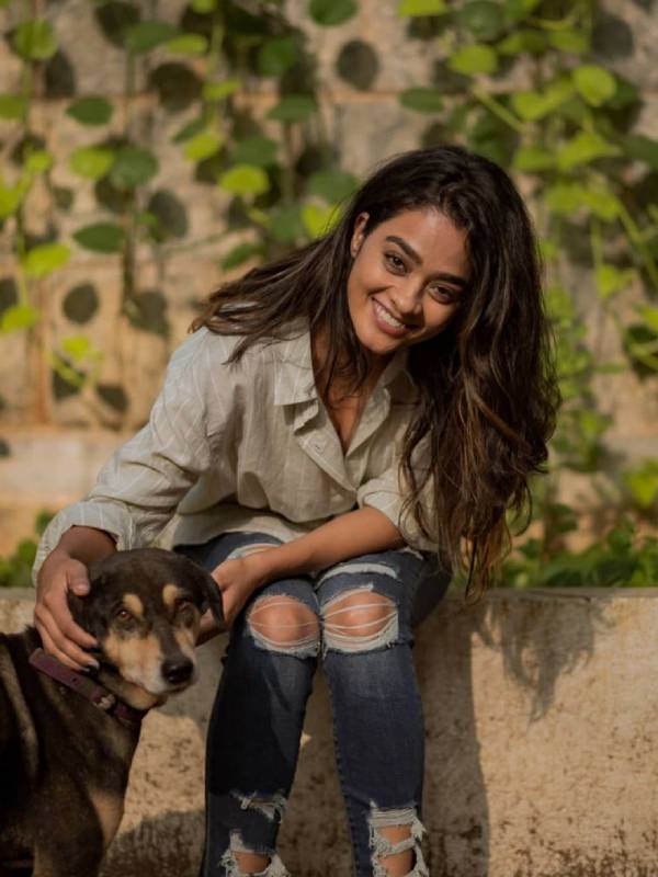  பள்ளி சிறுமியாக