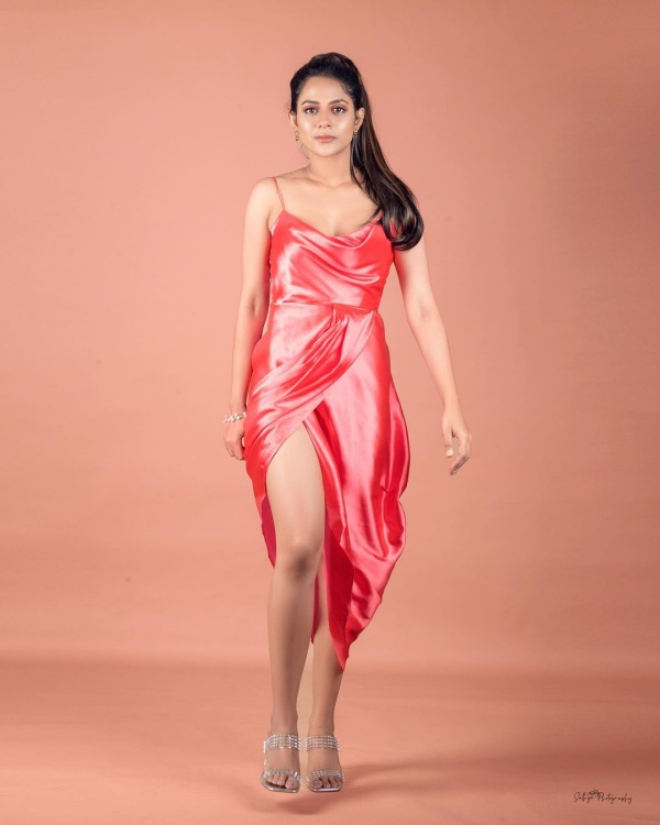 அத்துமீறிய கவர்ச்சி போட்டோஷுட் 