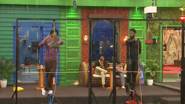 கொட்டும் மழையில் நனைந்து