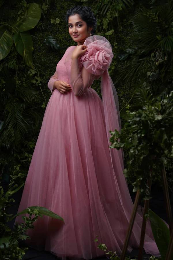 பூ உடையில்