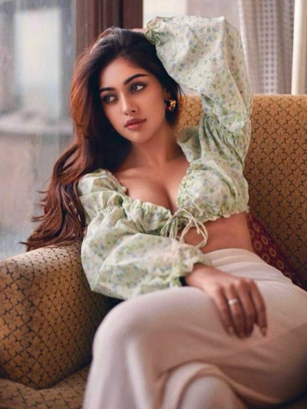 சோபாவில் ஹாயாக