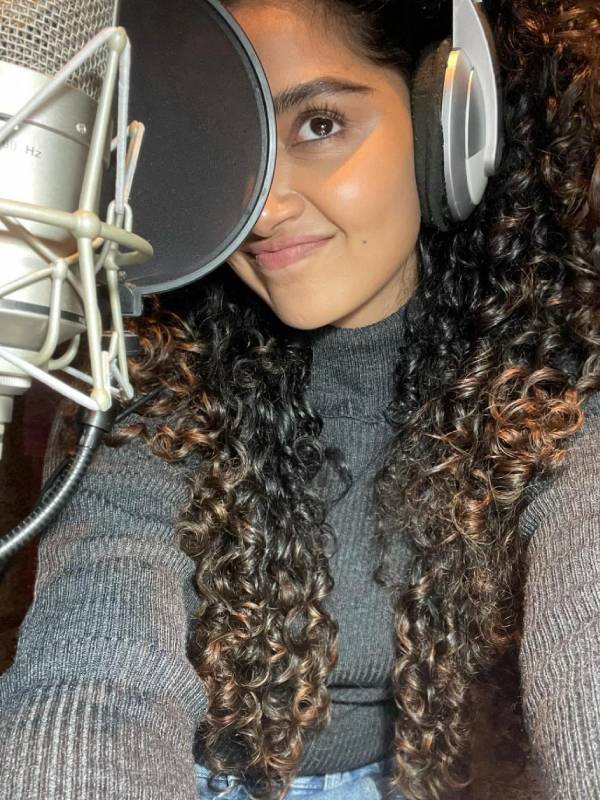 இரண்டு கதாநாயகிகளில் ஒருவராக