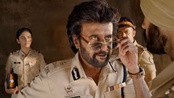 போலீஸ் உடையில் ரஜினி