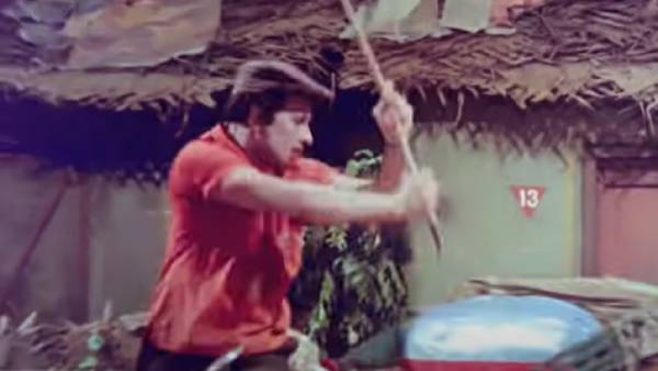 நுணுக்கமாக ரசிக்கும் ரசிகர்கள்