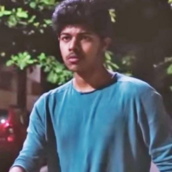 என்ன சொல்ல வருகிறார் 