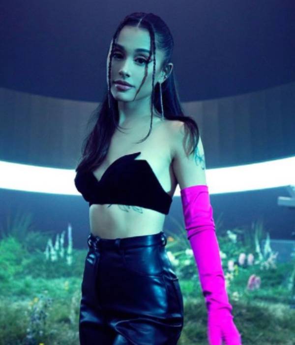 அரியானா கிராண்டேவுக்கு 2வது இடம் அரியானா கிராண்டேவுக்கு 2வது இடம்