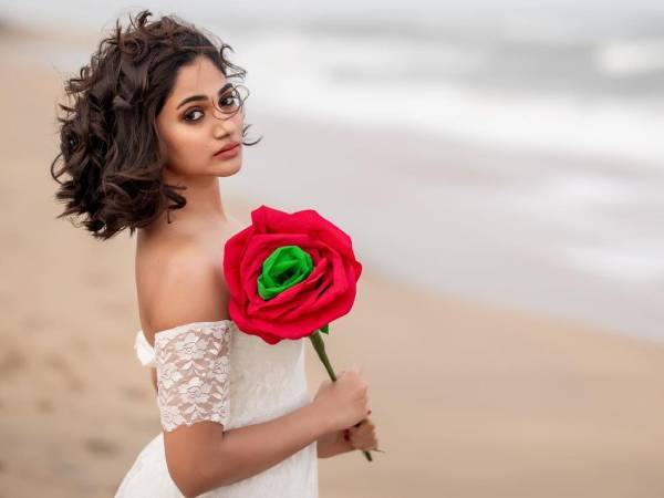 ஒற்றை ரோஜாவுடன்