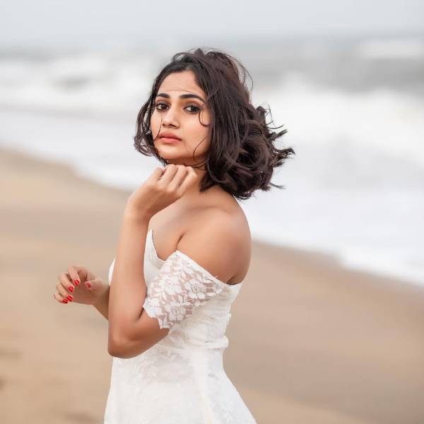 படத்தில் காதலர்களாக