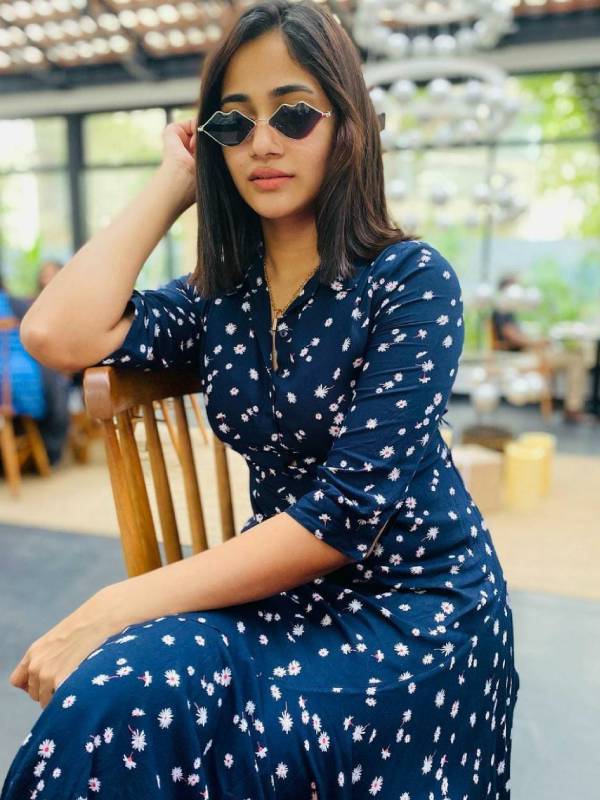 செய்தி வாசிப்பாளராக