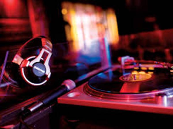 பாடகர்களிடம் விழிப்புணர்வு