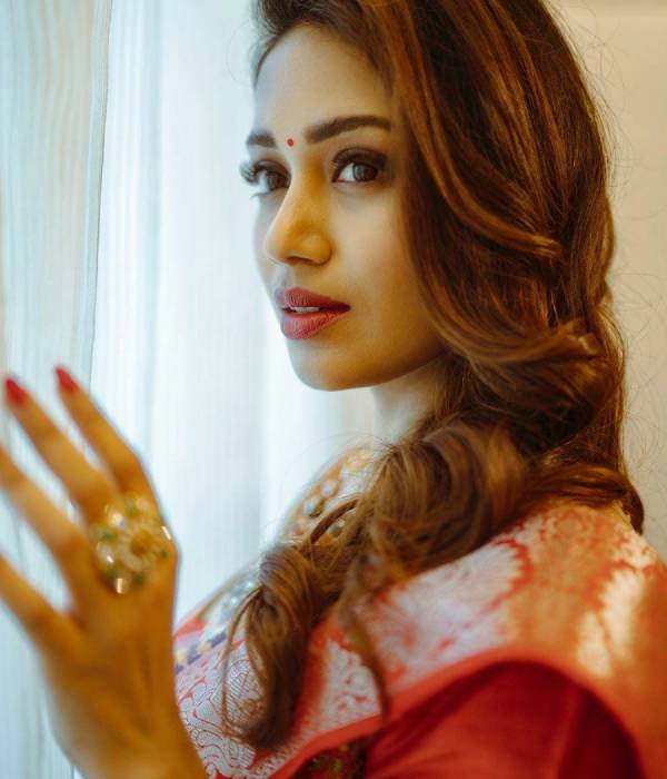 இரண்டாவது கதாநாயகியாக நடித்தார்