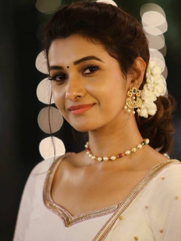 வெள்ளித்திரையிலும் கதாநாயகியாக