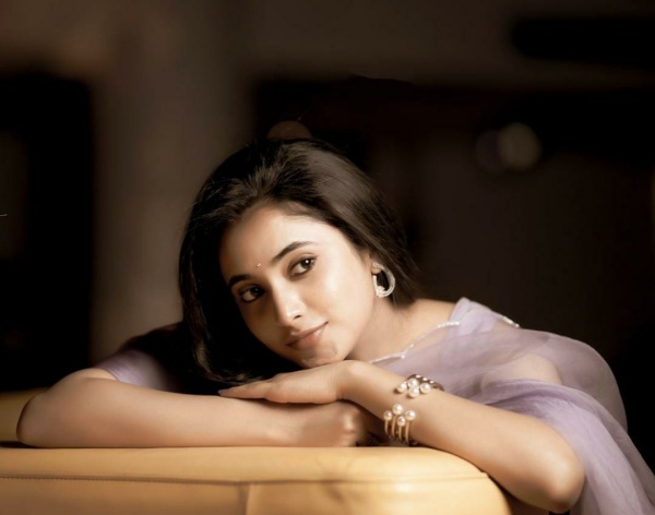 அறிமுகமே அட்டகாசமாக