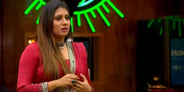 தாமரையை துப்பினது தப்புதான்