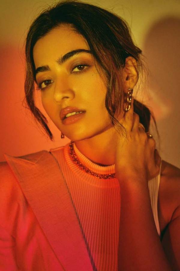 தமிழில் நேரடியாக அறிமுகமானார்