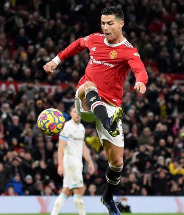 முதலிடத்தில் ரோனால்டோ முதலிடத்தில் ரோனால்டோ