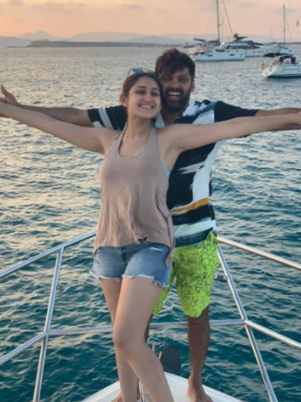 டைட்டானிக் ஸ்டைல் போஸ் 