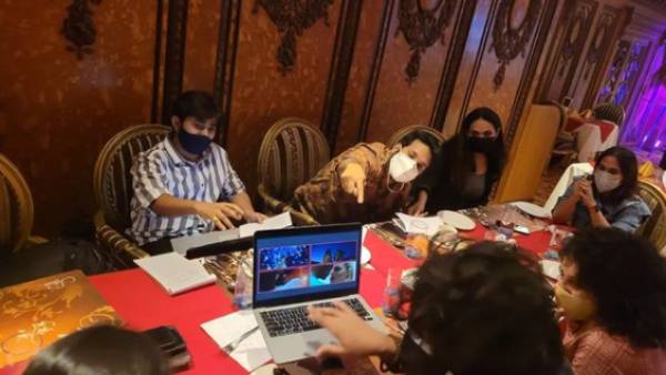 காதலர் தினத்தில்