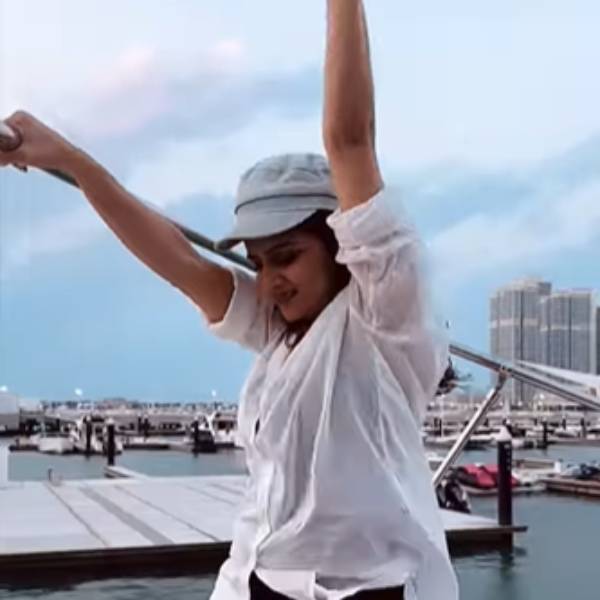 பாலிவுட் நடிகைகளையே மிஞ்சிட்டார்