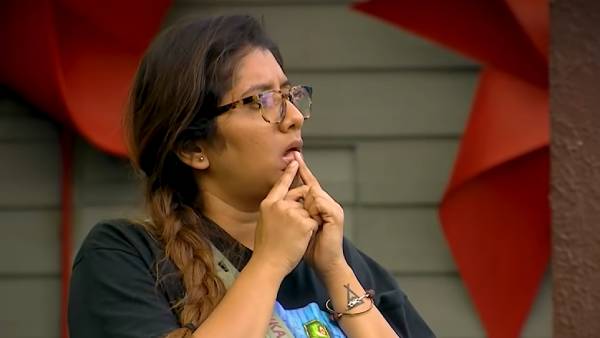 பிரியங்கா எவிக்ட்டா