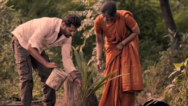 தாய்மை உணர்வுடன்