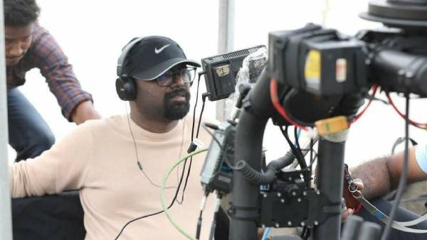 சினிமாவில் இயக்குனராக அறிமுகம் ஆனார்